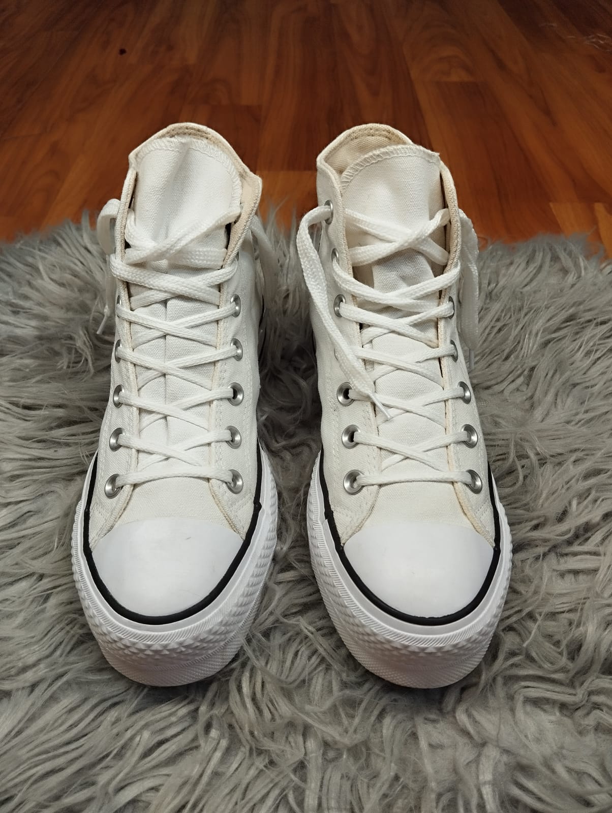 White high rise platform