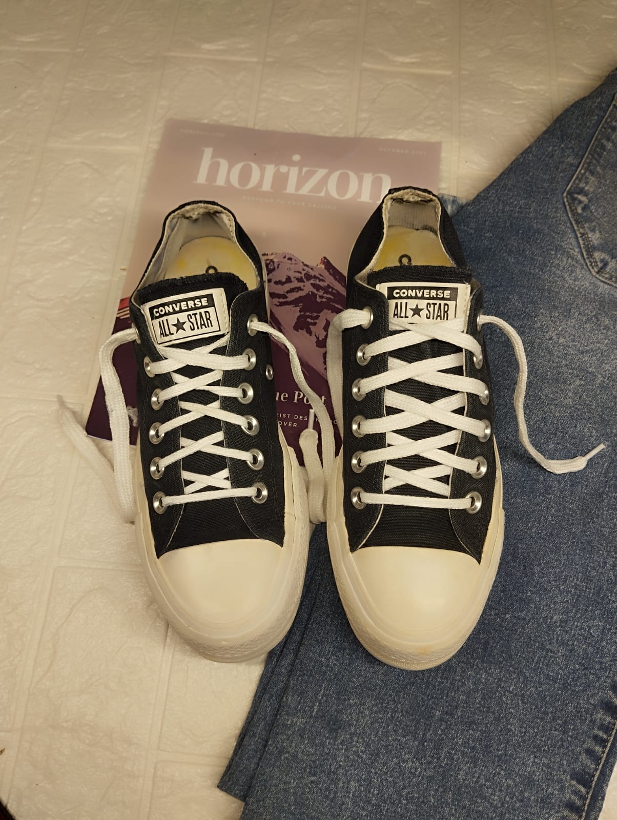 Black heart low rise platform