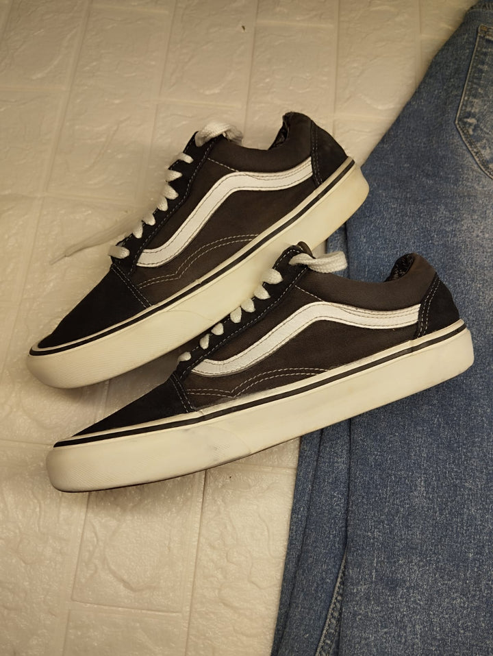 Black low rise vans OG