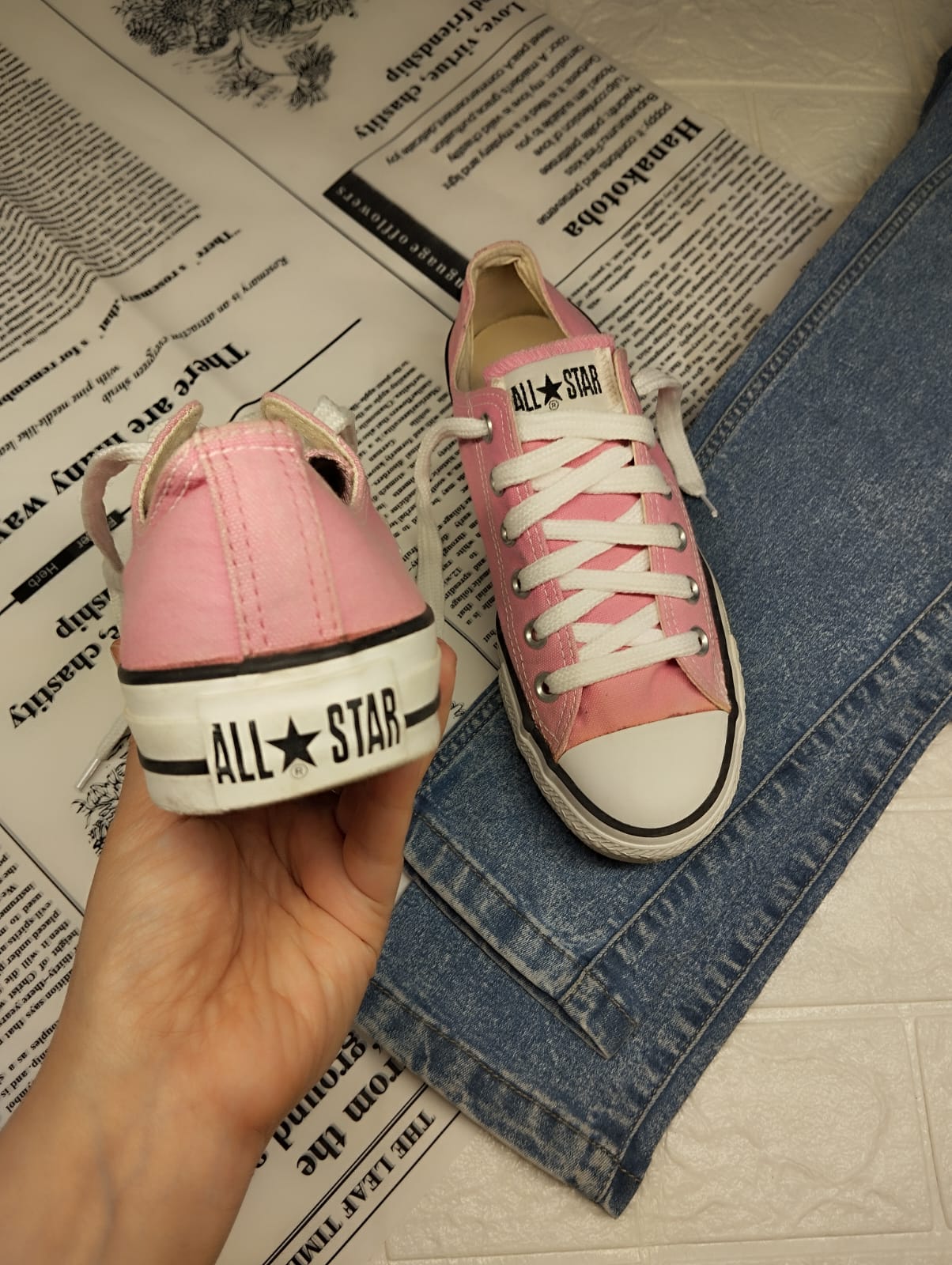 Pink low rise converse